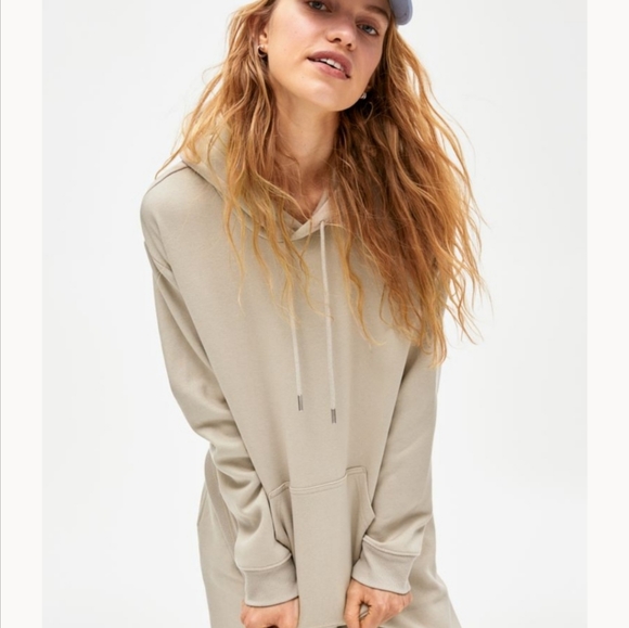 H&M Tops - H&M tan hoodie size large